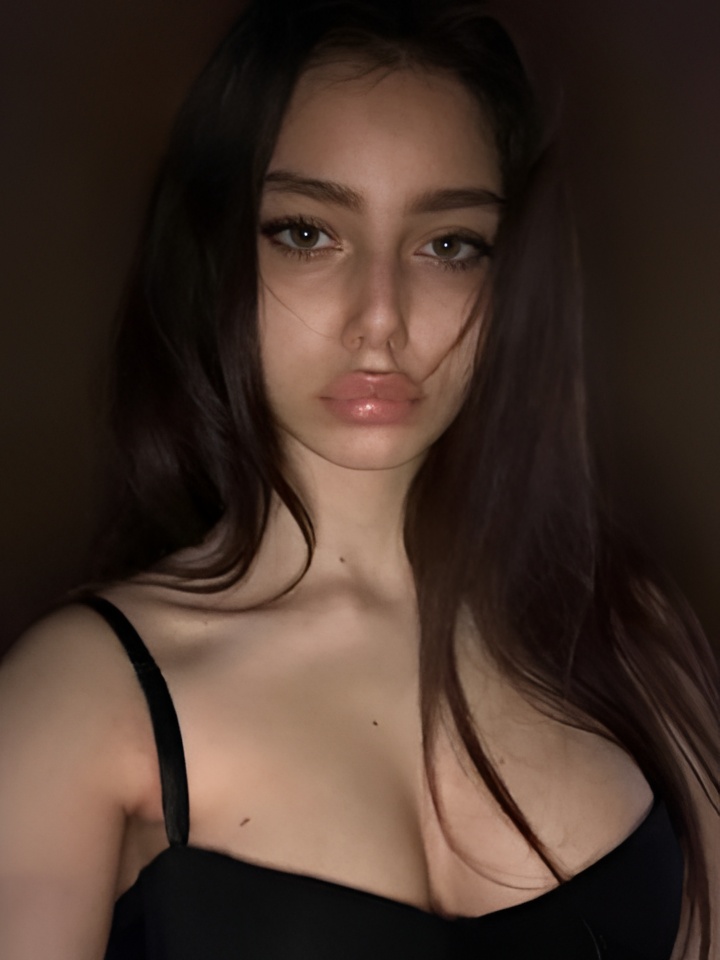 Эмма привлекальеная девушка из Владивостока цена от 3000 руб