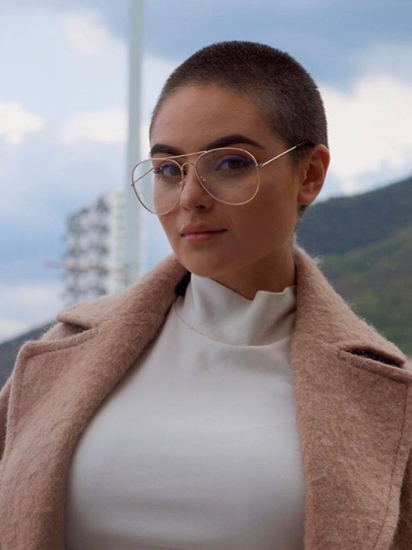 Алеся привлекательная девушка из Владивостока цена от 3500 руб